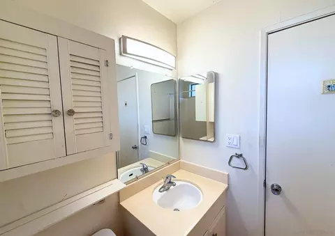 Bath - 3671 Campus Dr, Oceanside, CA 92056 photo 1 of 2