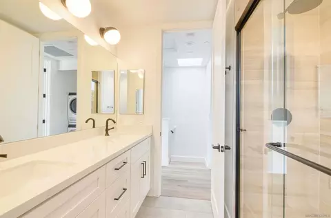 Bath - 221-227 W G St, Encinitas, CA 92024 photo 2 of 3