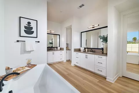 Bath - 1741 Ishihara Rd, Vista, CA 92084 photo 4 of 6