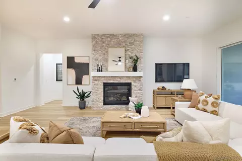 Living - 1741 Ishihara Rd, Vista, CA 92084 photo 2 of 3