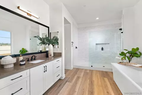 Bath - 1741 Ishihara Rd, Vista, CA 92084 photo 3 of 6