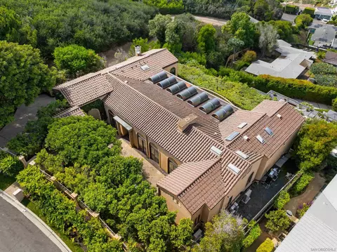 View/Area - 2302 Rue Adriane, La Jolla, CA 92037 photo 5 of 9