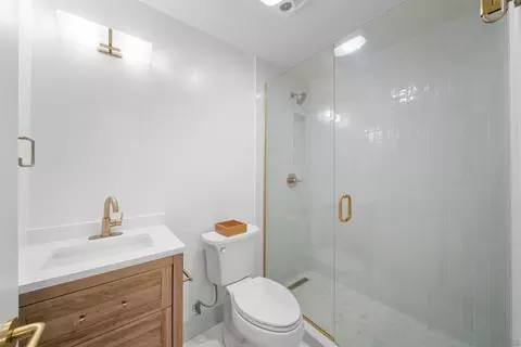 Bath - 2302 Rue Adriane, La Jolla, CA 92037 photo 4 of 6