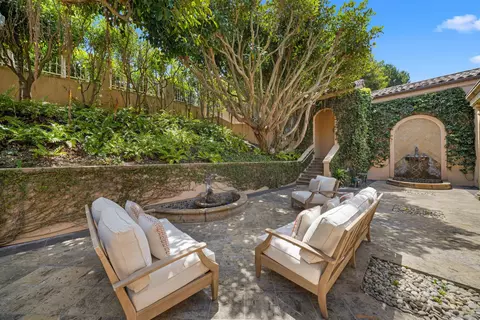 Exterior - 2302 Rue Adriane, La Jolla, CA 92037 photo 2 of 13