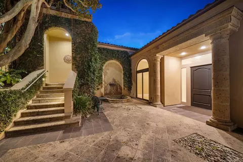 Exterior - 2302 Rue Adriane, La Jolla, CA 92037 photo 10 of 13