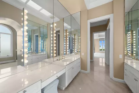 Bath - 2302 Rue Adriane, La Jolla, CA 92037 photo 2 of 6