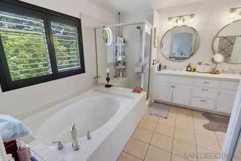 Bath - 2505 Whispering Palms Loop, Chula Vista, CA 91915 photo 5 of 5