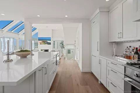 Kitchen - 365 Shoemaker Ln, Solana Beach, CA 92075 photo 4 of 7