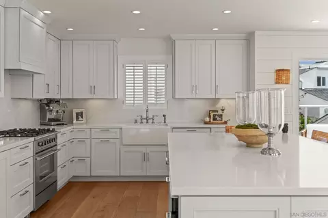 Kitchen - 365 Shoemaker Ln, Solana Beach, CA 92075 photo 5 of 7