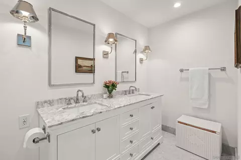Bath - 365 Shoemaker Ln, Solana Beach, CA 92075 photo 2 of 4