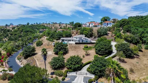 View/Area - 2370 Dos Lomas, Fallbrook, CA 92028 photo 2 of 3