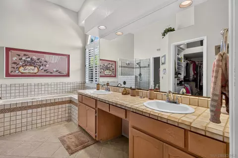 Bath - 14473 Maplewood St, Poway, CA 92064 photo 1 of 2