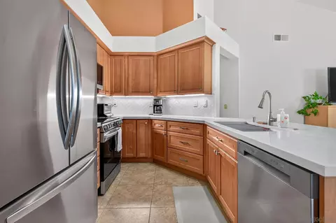 Kitchen - 14473 Maplewood St, Poway, CA 92064 photo 2 of 2