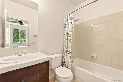 Bath - 10353 Pinion Trl, Escondido, CA 92026 photo 3 of 4