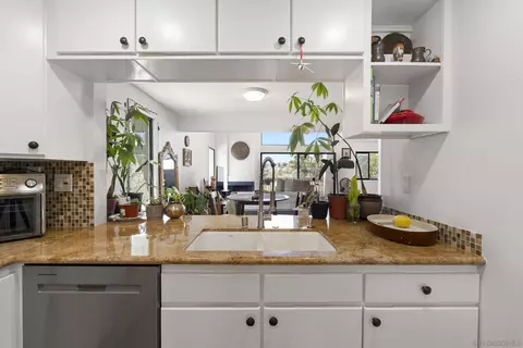 Kitchen - 2501 Navarra #121, Carlsbad, CA 92009 photo 3 of 3