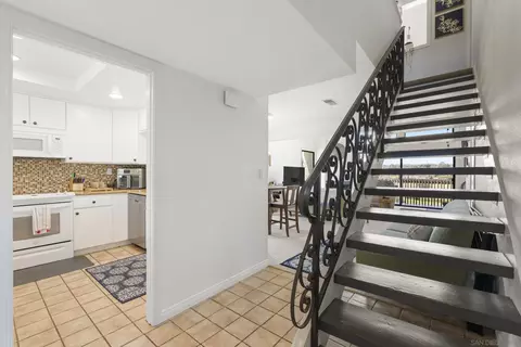 Entry Way - 2501 Navarra #121, Carlsbad, CA 92009 photo 2 of 2