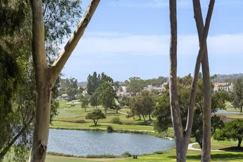 View/Area - 2501 Navarra #121, Carlsbad, CA 92009 photo 4 of 9