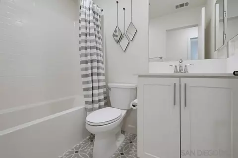 Bath - 4366 Pacifica Way #3, Oceanside, CA 92056 photo 2 of 4