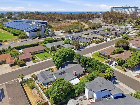 View/Area - 8925 Cliffridge Ave, La Jolla, CA 92037 photo 6 of 9