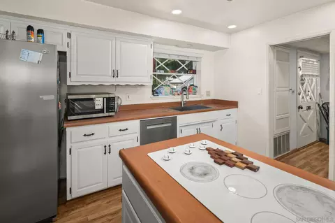 Kitchen - 8925 Cliffridge Ave, La Jolla, CA 92037 photo 3 of 4
