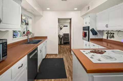 Kitchen - 8925 Cliffridge Ave, La Jolla, CA 92037 photo 4 of 4