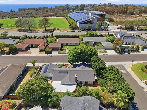 View/Area - 8925 Cliffridge Ave, La Jolla, CA 92037 photo 5 of 9