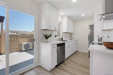 Kitchen - 2121 E Grand Ave #C12, Escondido, CA 92027 photo 3 of 7