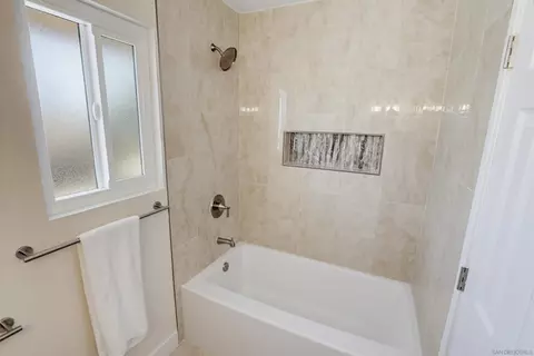 Bath - 2121 E Grand Ave #C12, Escondido, CA 92027 photo 2 of 2