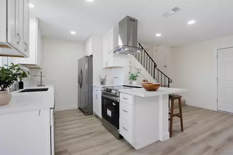 Kitchen - 2121 E Grand Ave #C12, Escondido, CA 92027 photo 4 of 7