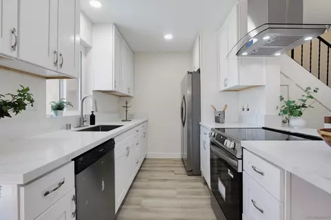 Kitchen - 2121 E Grand Ave #C12, Escondido, CA 92027 photo 5 of 7