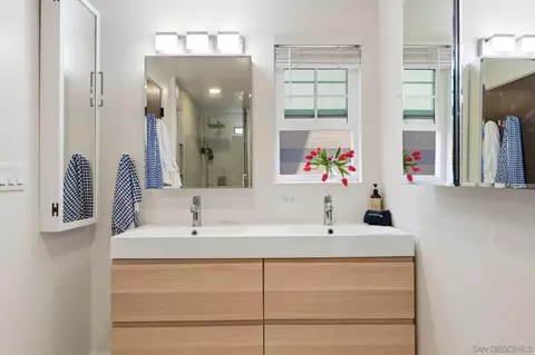 Bath - 404 Bonair St, La Jolla, CA 92037 photo 6 of 7