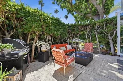 Exterior - 404 Bonair St, La Jolla, CA 92037 photo 1 of 5