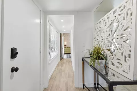 Entry Way - 404 Bonair St, La Jolla, CA 92037 photo 2 of 2