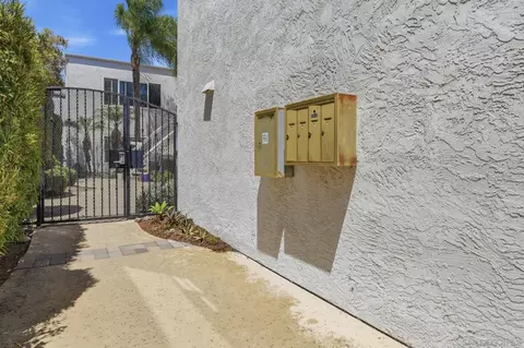 Exterior - 404 Bonair St, La Jolla, CA 92037 photo 5 of 5