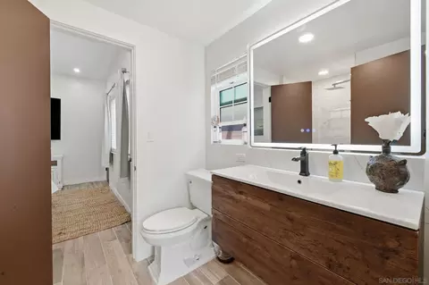 Bath - 404 Bonair St, La Jolla, CA 92037 photo 5 of 7