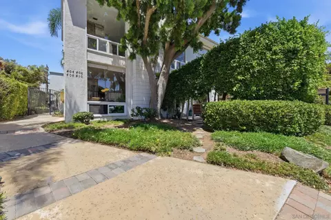 Exterior - 404 Bonair St, La Jolla, CA 92037 photo 4 of 5