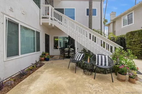 Exterior - 404 Bonair St, La Jolla, CA 92037 photo 2 of 5