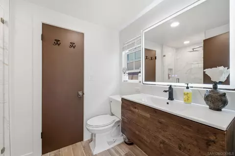 Bath - 404 Bonair St, La Jolla, CA 92037 photo 1 of 7