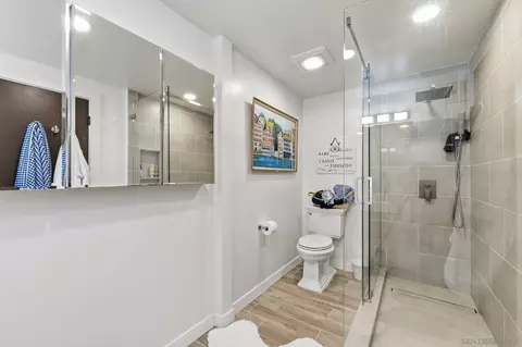 Bath - 404 Bonair St, La Jolla, CA 92037 photo 7 of 7