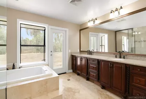 Bath - 1036 Long Shadow Ct, El Cajon, CA 92019 photo 1 of 4