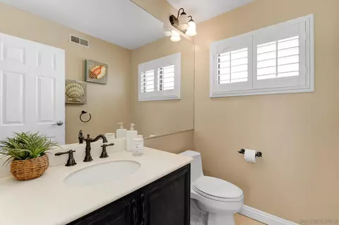 Bath - 1036 Long Shadow Ct, El Cajon, CA 92019 photo 4 of 4