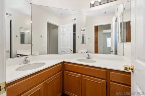 Bath - 3354 Monique Ln, Spring Valley, CA 91977 photo 2 of 4