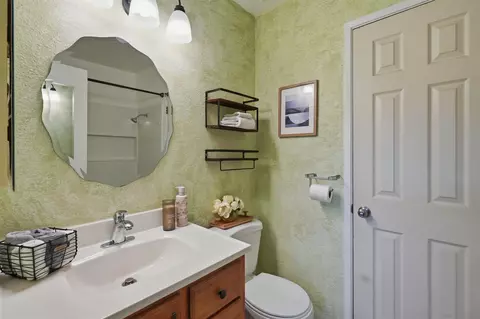Bath - 8837 Tamberly #C, Santee, CA 92071 photo 1 of 1