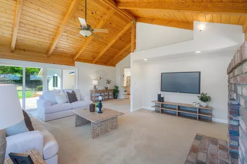 Living - 17709 Saint Andrews, Poway, CA 92064 photo 3 of 5