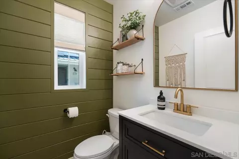 Bath - 32383 Tannat Dr, Temecula, CA 92591 photo 1 of 4