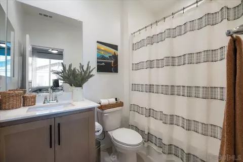 Bath - 32383 Tannat Dr, Temecula, CA 92591 photo 4 of 4
