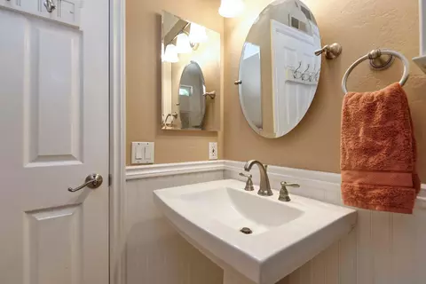Bath - 656 Dewane Dr, El Cajon, CA 92020 photo 3 of 3