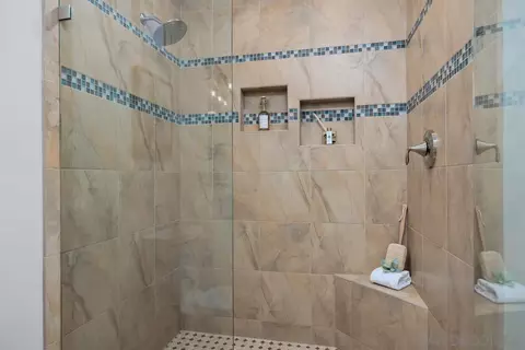 Bath - 1355 Sun Valley Rd, Solana Beach, CA 92075 photo 3 of 3