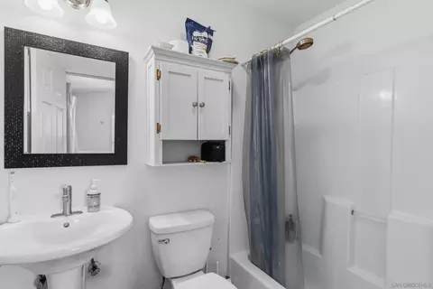 Bath - 1127 Hemlock Ave, Imperial Beach, CA 91932 photo 2 of 3