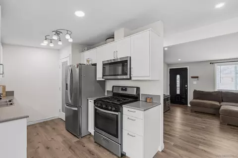 Kitchen - 1127 Hemlock Ave, Imperial Beach, CA 91932 photo 2 of 4